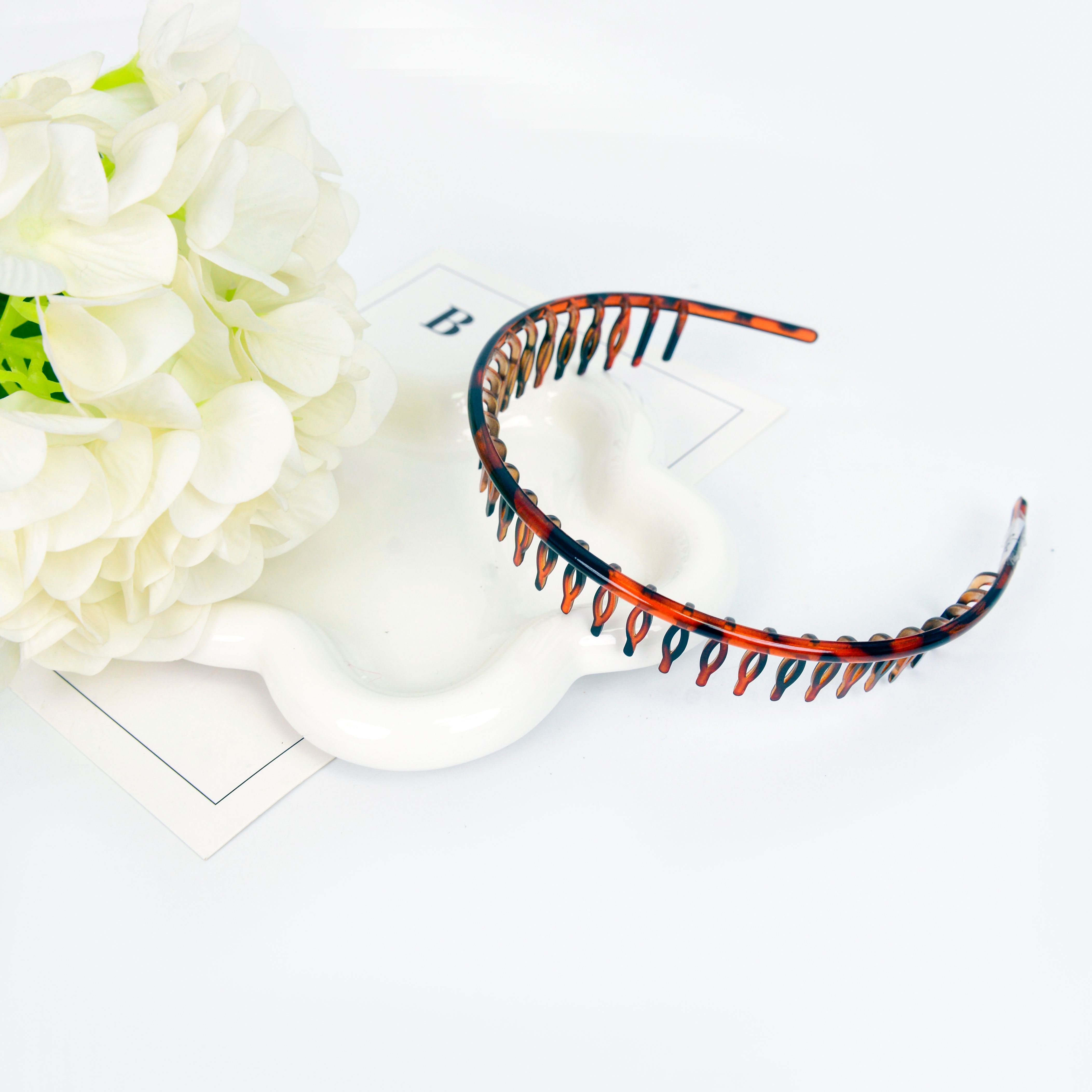 Manufacturers direct street photo simple female headband with teeth non-slip plastic hair comb hair clip hair accessories thumbnail