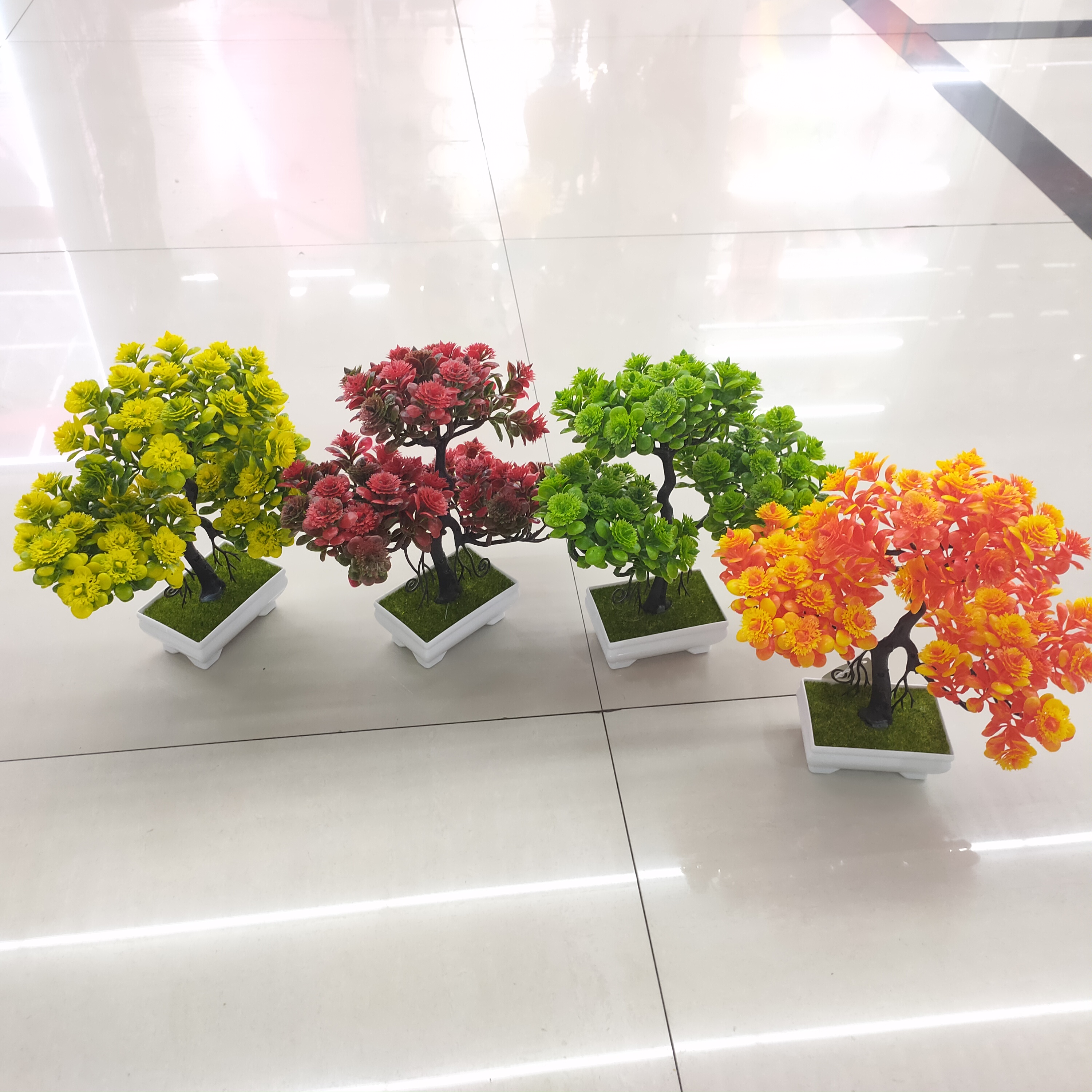 HUAHUA Simulation flower potted white plate three-pronged color green pine