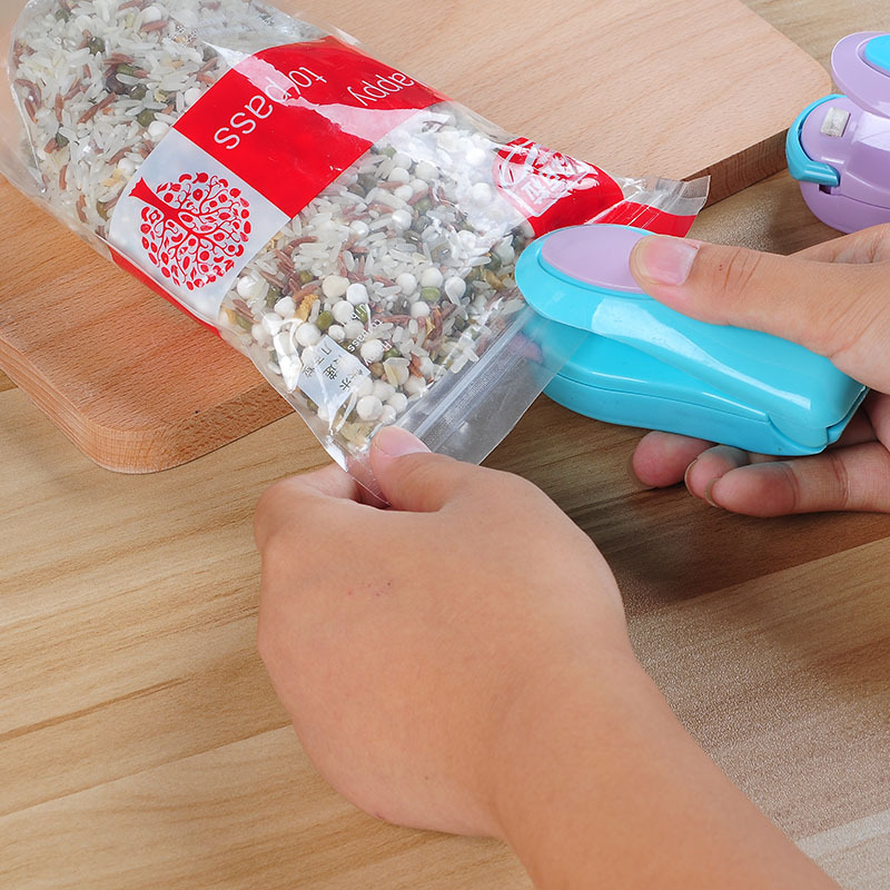 Portable sealing machine