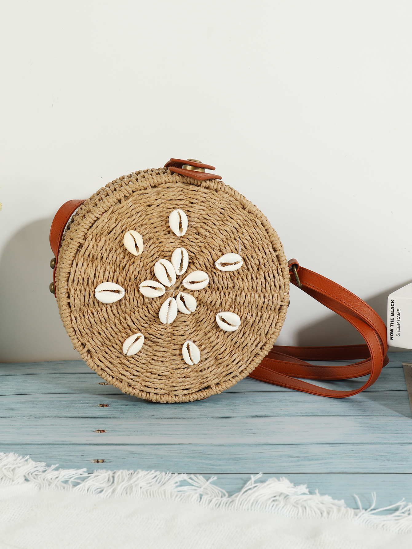 Fashion simple handwoven straw seashell holiday oblique shoulder Bao Fu coconut 53
