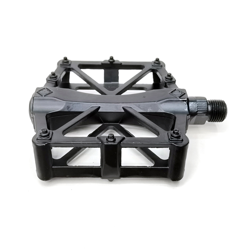 221219 Bicycle pedals, double-perrin bearing pedals, aluminum alloy pedals, bicycle pedals, mountain bikes with nails and anti-slip pedals Application Scenario