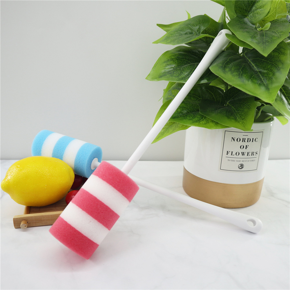 Glass cleaning brush