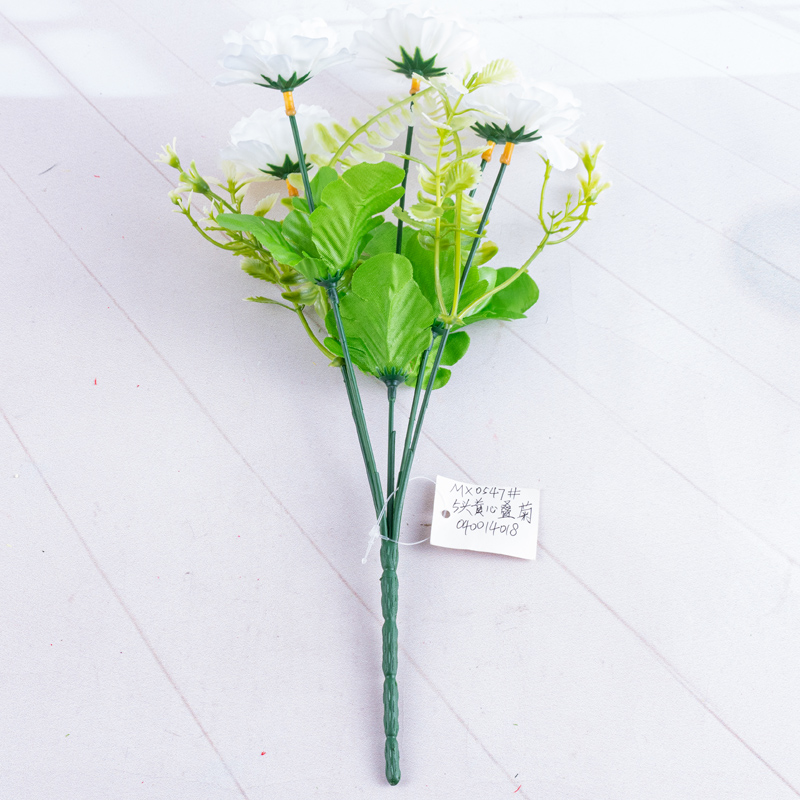 Artificial flower factory direct sales of artificial flower bouquets and ornaments 19MX0547 Five-headed yellow heart chrysanthemums 0400140 18x1 pic 3