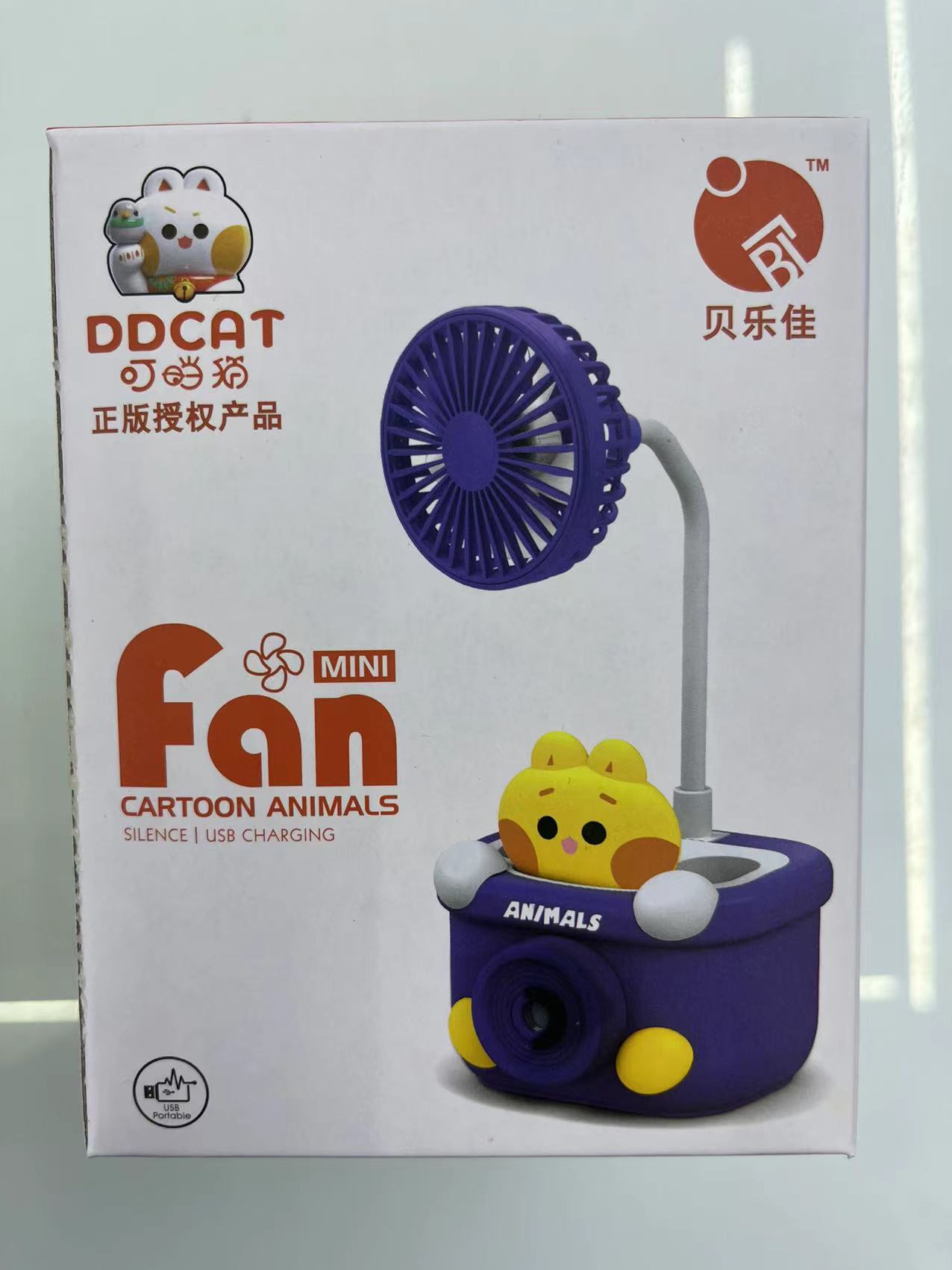 The Q201 comes with a pencil sharpener, charging fan in two colors: pink and blue. The pencil sharpener and fan are combined into one setting pic 1