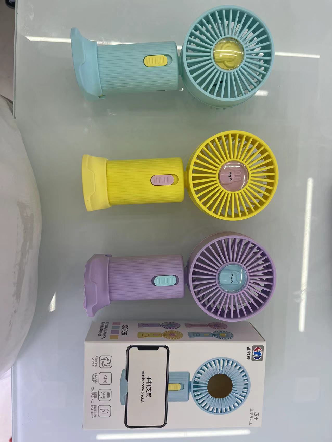 The SQ-326 mini fan has one setting and comes in four colors: purple, blue, pink and yellow. It can be used as a phone stand pic 1