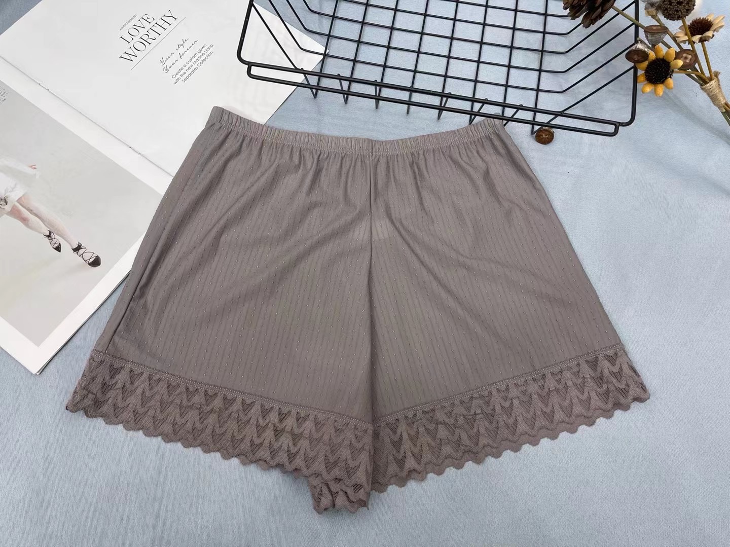 Stylish Thin Safety Pants Anti-Slip Pants Women's Summer Shorts Insurance Pants Leggings 2 details Picture