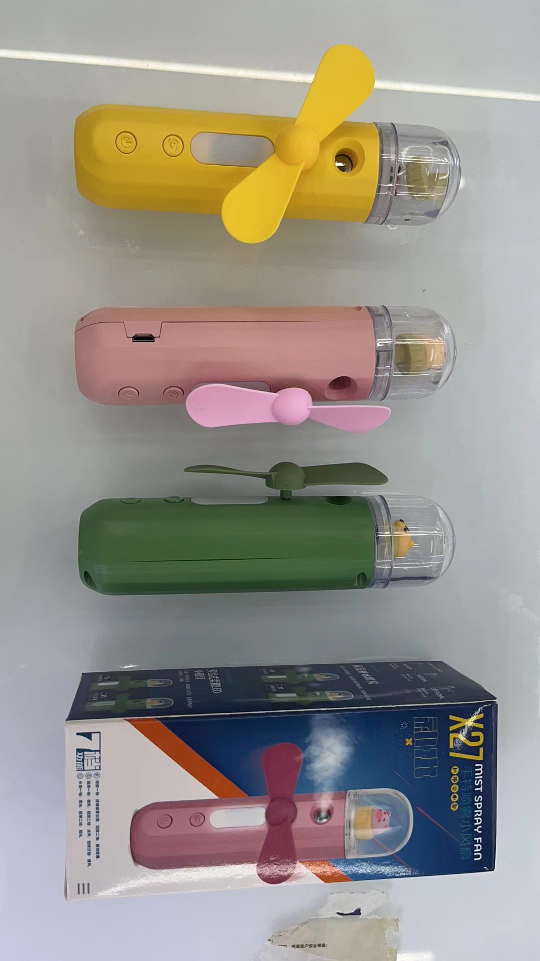 The X27B spray fan comes in three colors: yellow, pink and green, with water and spray function, making it a two-in-one fan pic 1