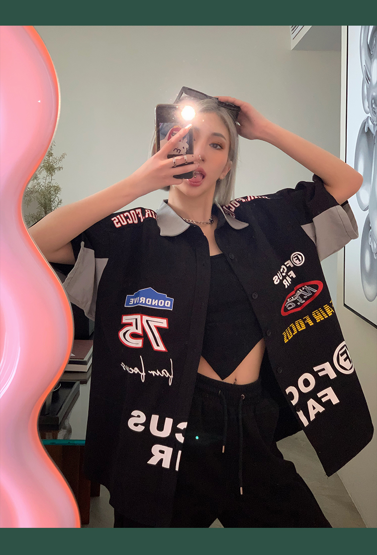 In the summer of 2022, the trend of wearing a halter top as an inner layer with a chest pad and an irregular outer layer on Instagram is becoming popular pic 5