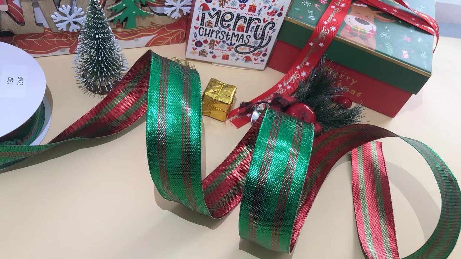 Item No. : 1202 Christmas Gift Packaging Decoration DIY Red and Green Double-sided Wire Webbing 3.8cm