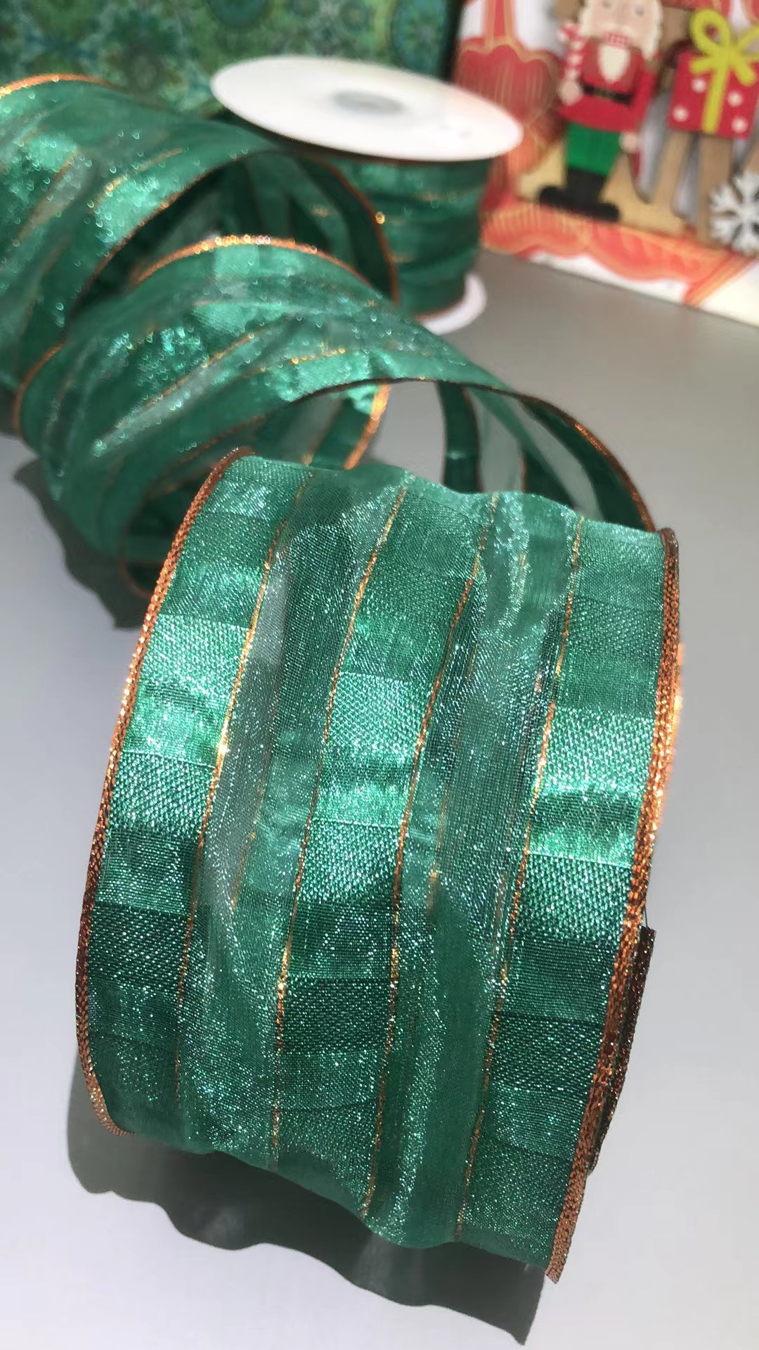 Item No. : 1225 Christmas Gift Packaging Decoration DIY Three-row Green checkered double-sided Wire Webbing 6.3cm