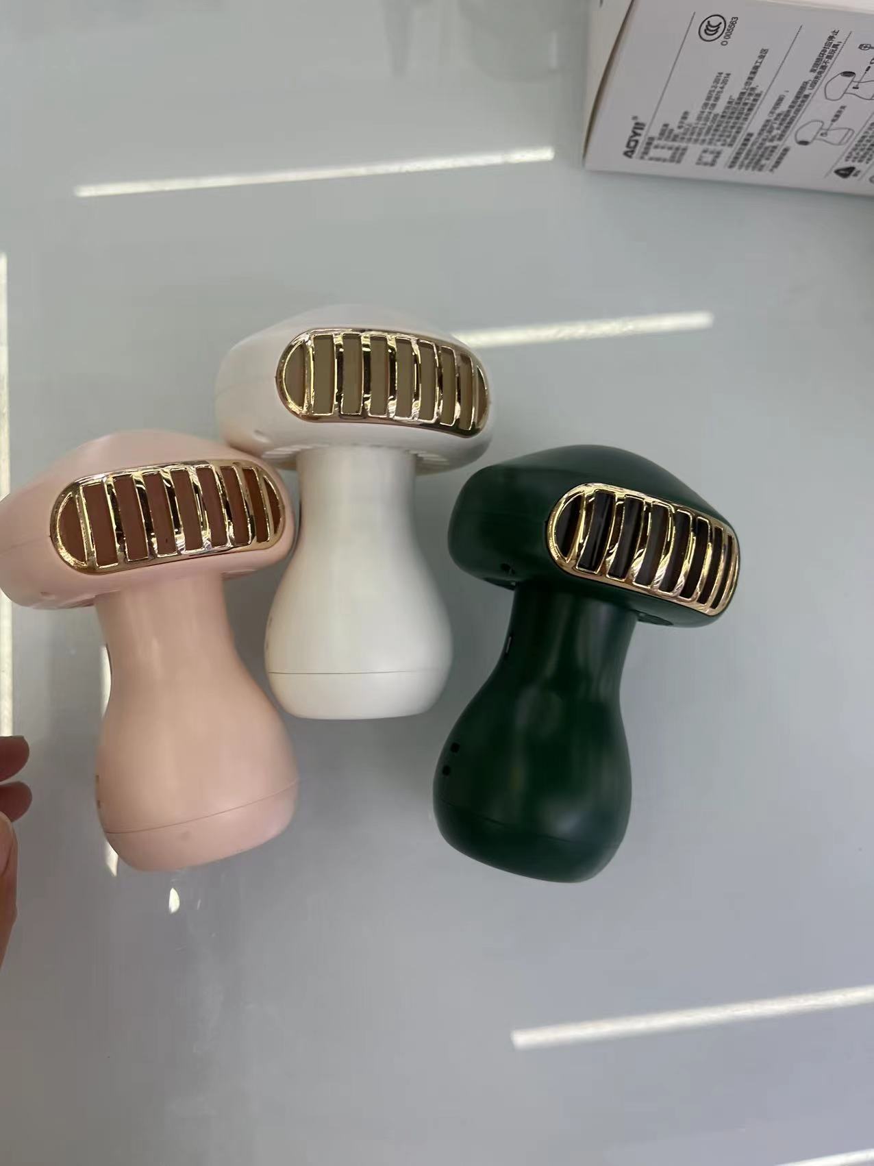 ZB069 蘑菇手持台式风扇 白 绿 粉三个颜色  无叶风扇设计  携带方便  详情1