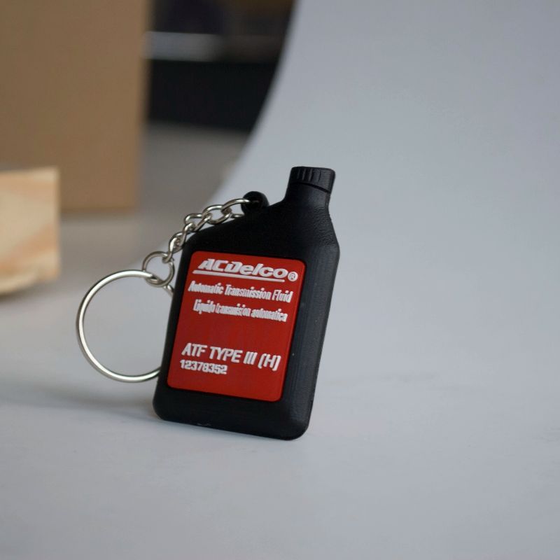 Customized wholesale of oil cans, PVC cartoon dolls, keychains, couple bags, pendants, creative gifts, event giveaways