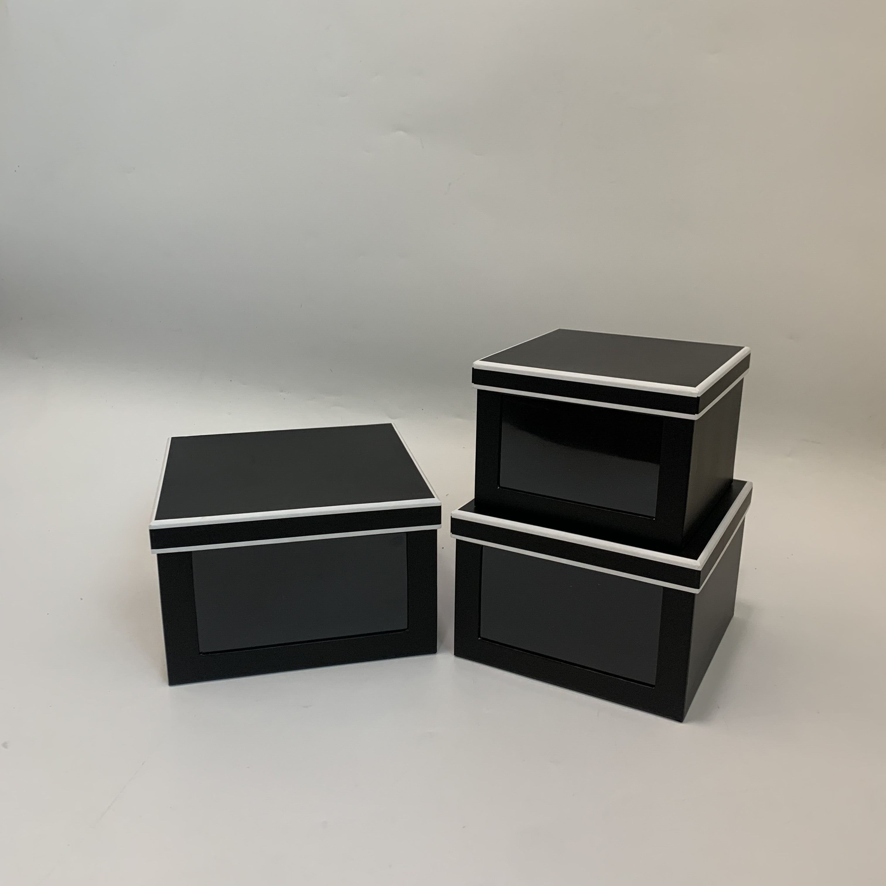 Wena Hollow Square Gift Box Three-Piece Valentine's Day Flower Gift Box With Hand Gift Box Flower Box Gift Box Application Scenario