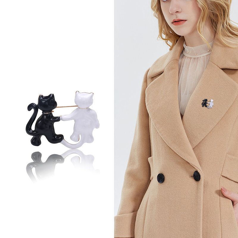 Factory direct sales creative light luxury Korean version of the new hot cartoon dripping oil cat wealth tree light luxury diamond creative retro brooch simple fashion accessory pins in stock thumbnail