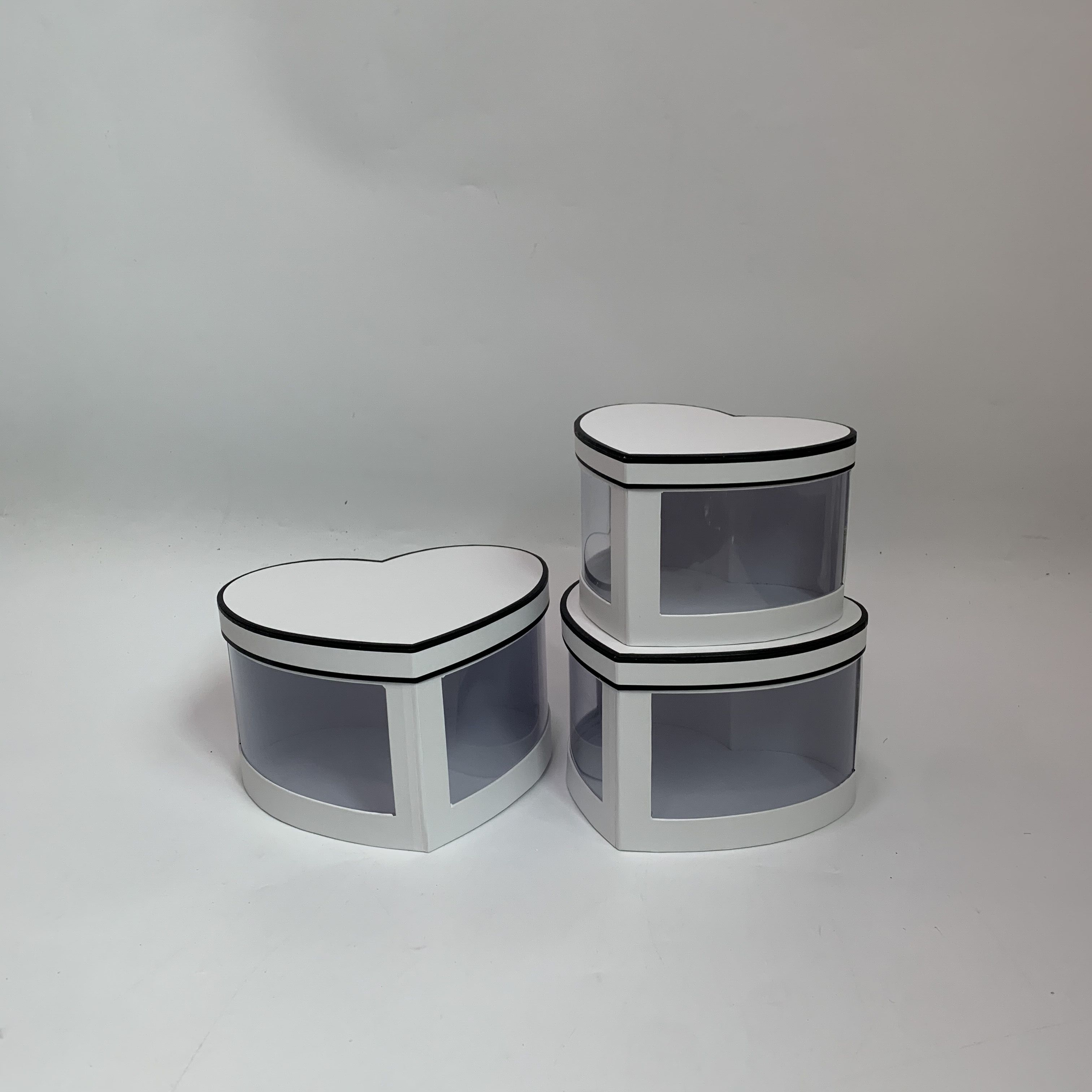 Wena Hollow Love Gift Box Three-Piece Valentine's Day Flower Gift Box With Hand Gift Box Flower Box Gift Box Application Scenario