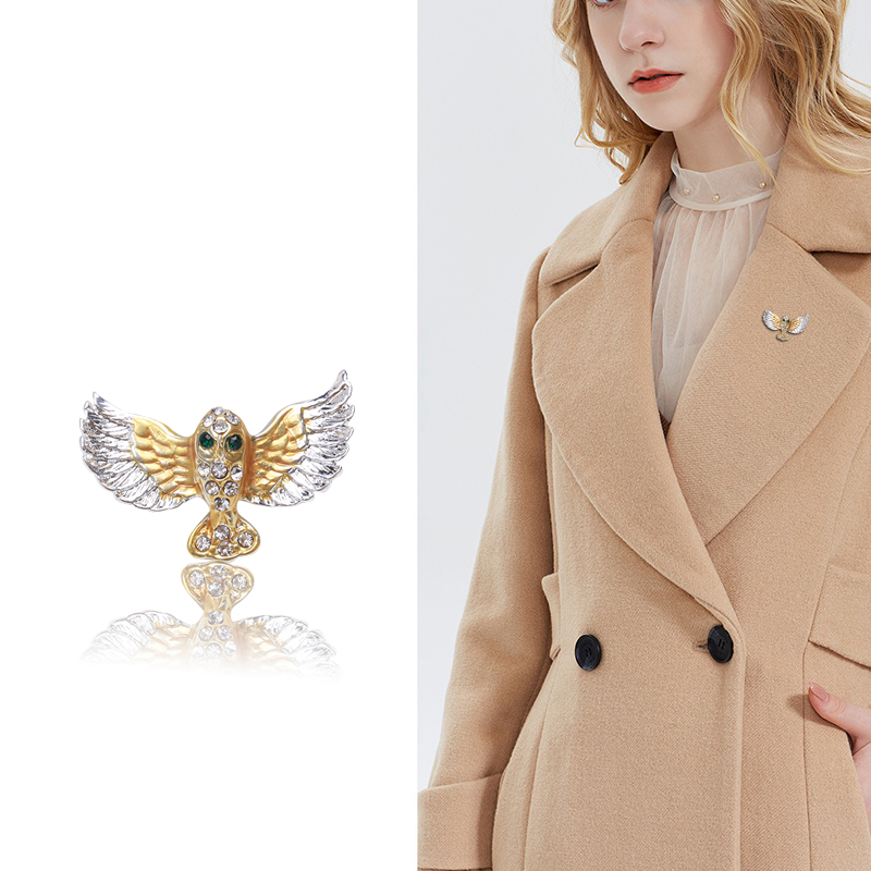 Factory direct sales creative light luxury Korean version of the new hot cartoon dripping oil bird fortune tree light luxury rhinobarn creative retro brooch simple fashion accessory pins in stock thumbnail