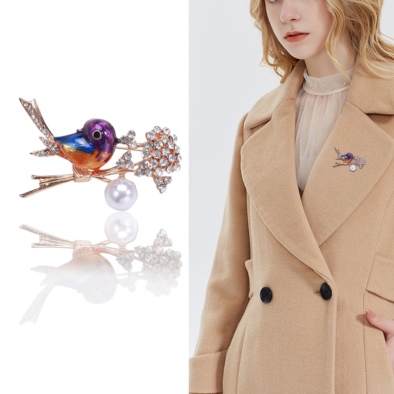 Factory direct sales creative light luxury Korean version of the new hot cartoon drop oil bird light luxury diamond creative retro brooch simple fashion accessory pin in stock thumbnail