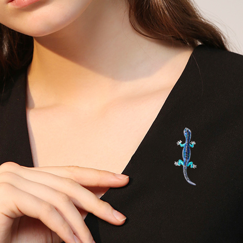 Factory direct sales creative light luxury Korean version of the new hot cartoon dripping lizard dragonfly light luxury rhinohydrin creative retro brooch simple fashion accessory pins in stock thumbnail