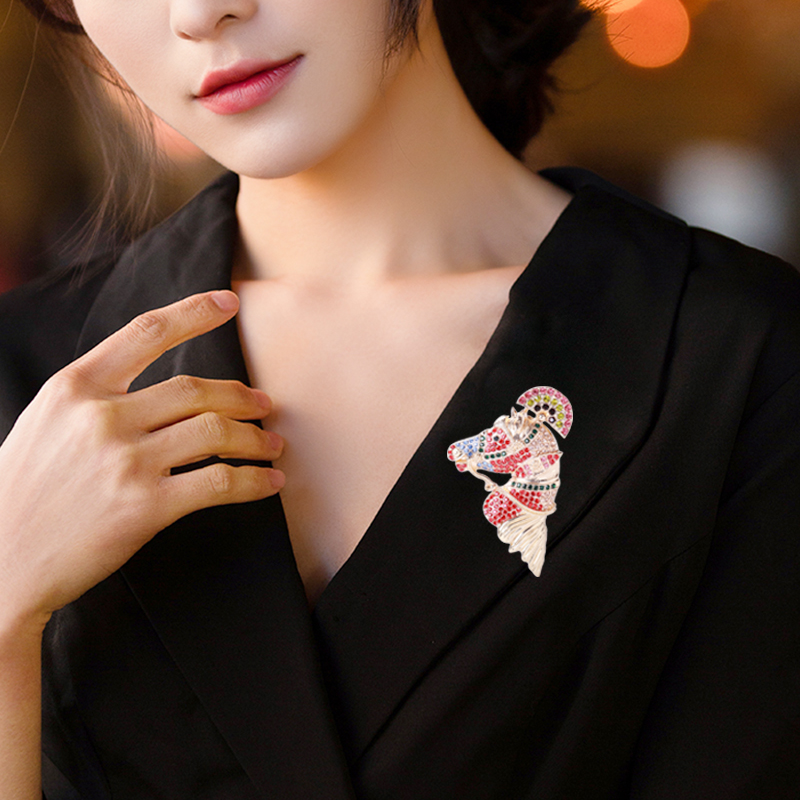 Factory direct sales creative light luxury Korean version of the new hot cartoon rhinestone horsehead knot light luxury rhinestone creative retro brooch simple fashion accessory pin in stock thumbnail