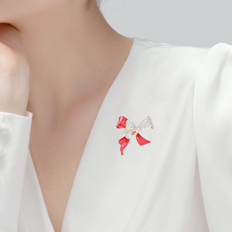 Factory direct sales creative light luxury Korean version of the new hot cartoon rhinestone bow Light luxury rhinestone creative retro brooch simple fashion accessory pin in stock thumbnail