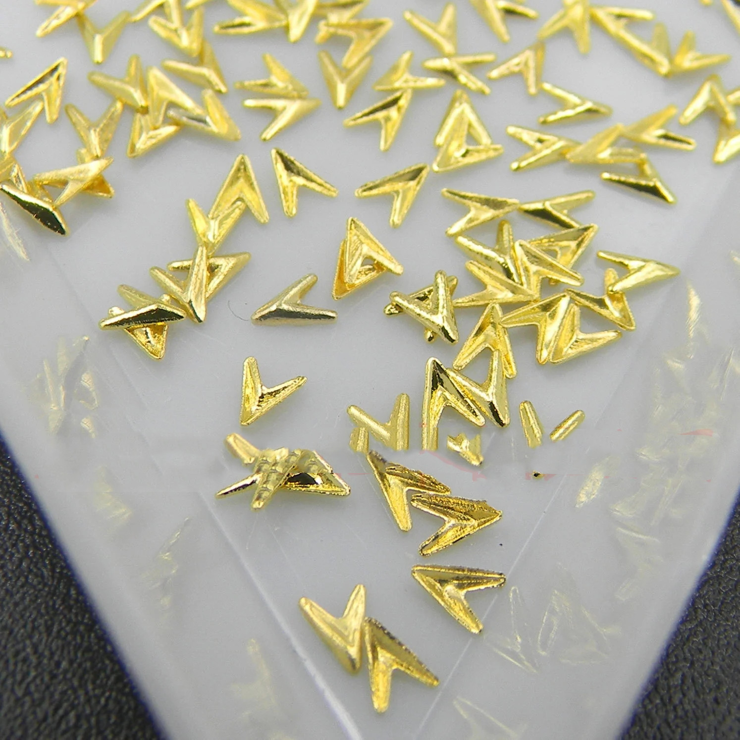 Gold and silver three-dimensional long triangle metal patch arrow rivet socket nail nail nail DIY Japanese material accessories Specification drawing