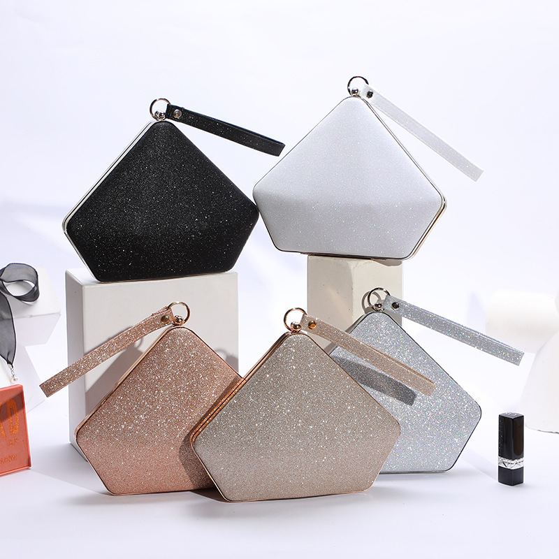 2022 Network Red Diamond Dinner Bag Women Europe And The United States Fashion Fold Banquet Bag Fold Handbag Pearl Evening Bag Special-Shaped Single Shoulder Crossbody Bag Manufacturers Can Be Customized 1101 Application Scenario