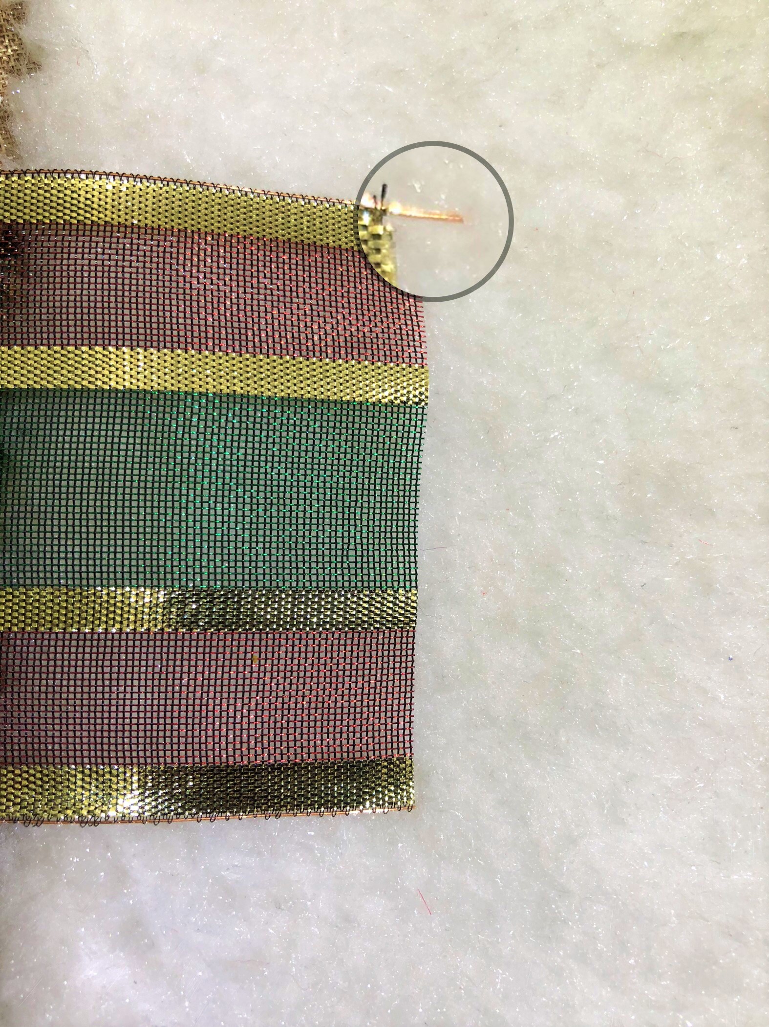 Item No. : 2073 Christmas Gift Packaging Decoration DIY Red and Green Snow Yarn Double-sided Iron Wire Webbing 6.3cm Application Scenario