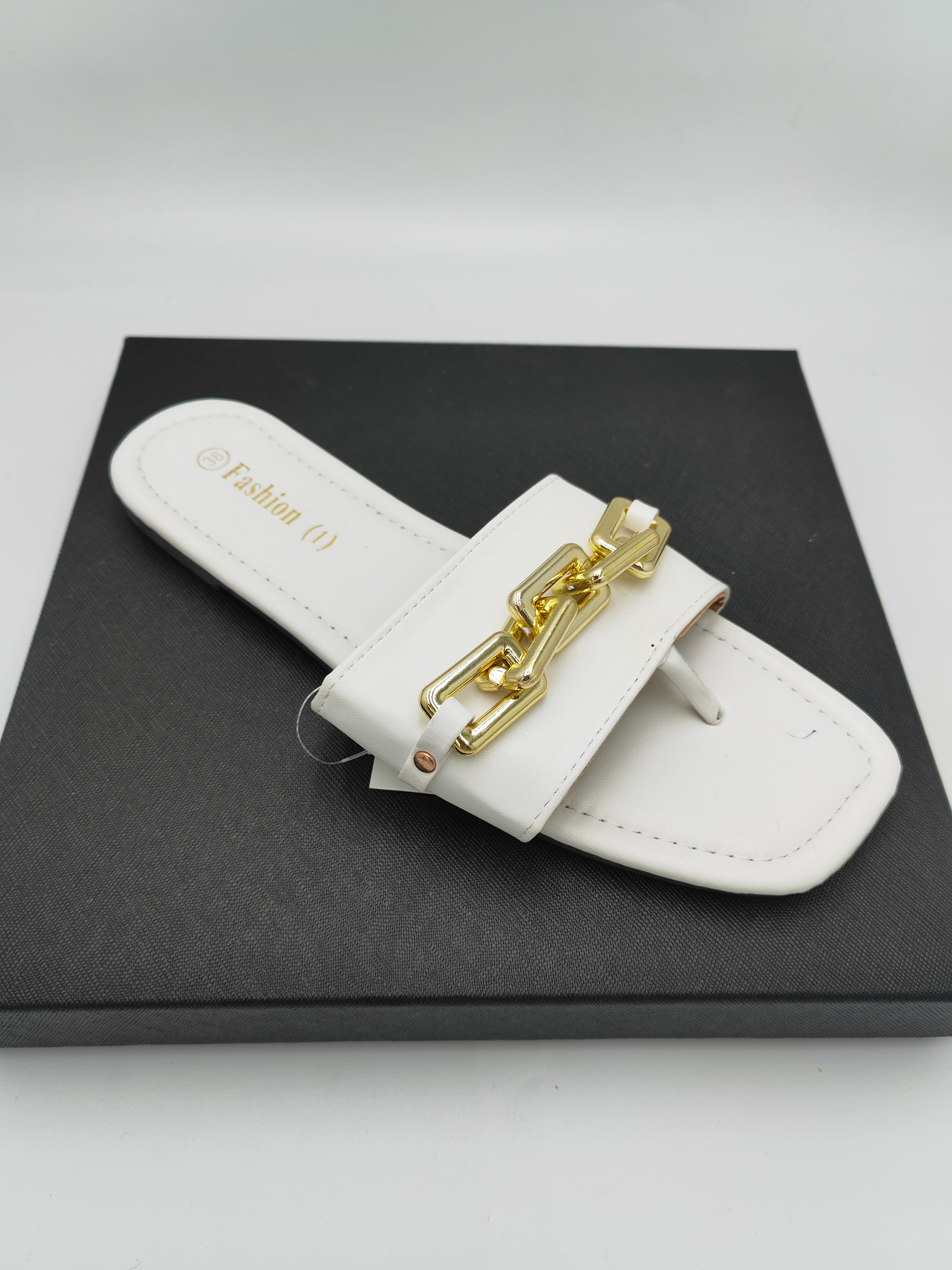 The New Korean Version Of The Summer Casual Women's Shoes Fashion Trend Comfortable Flip-Flops Sandals Women Wear Everything Application Scenario