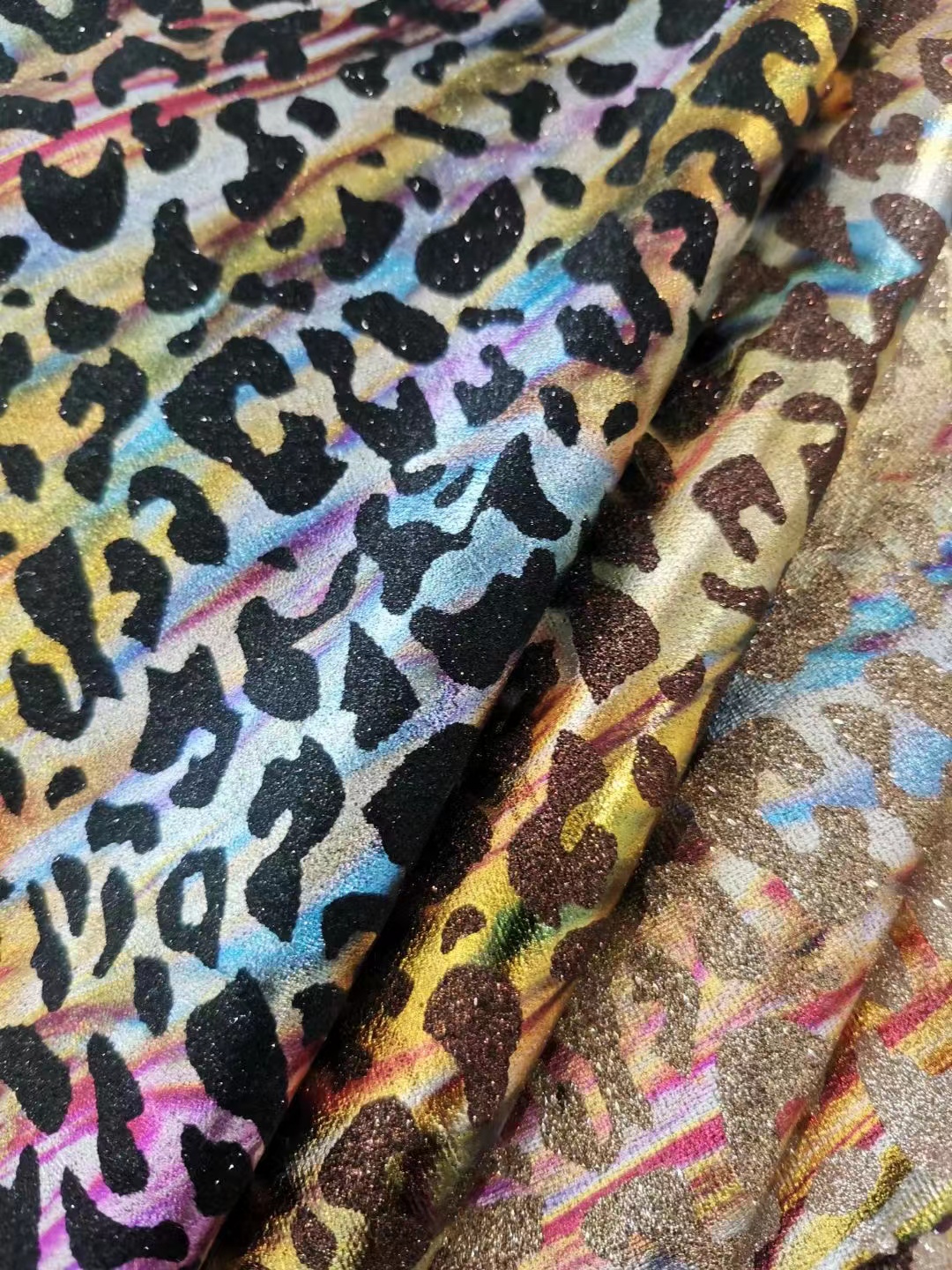 A large number of high, medium and low-grade leather fabrics in stock are sold directly by the manufacturer. The new 124 model is a hot seller details Picture