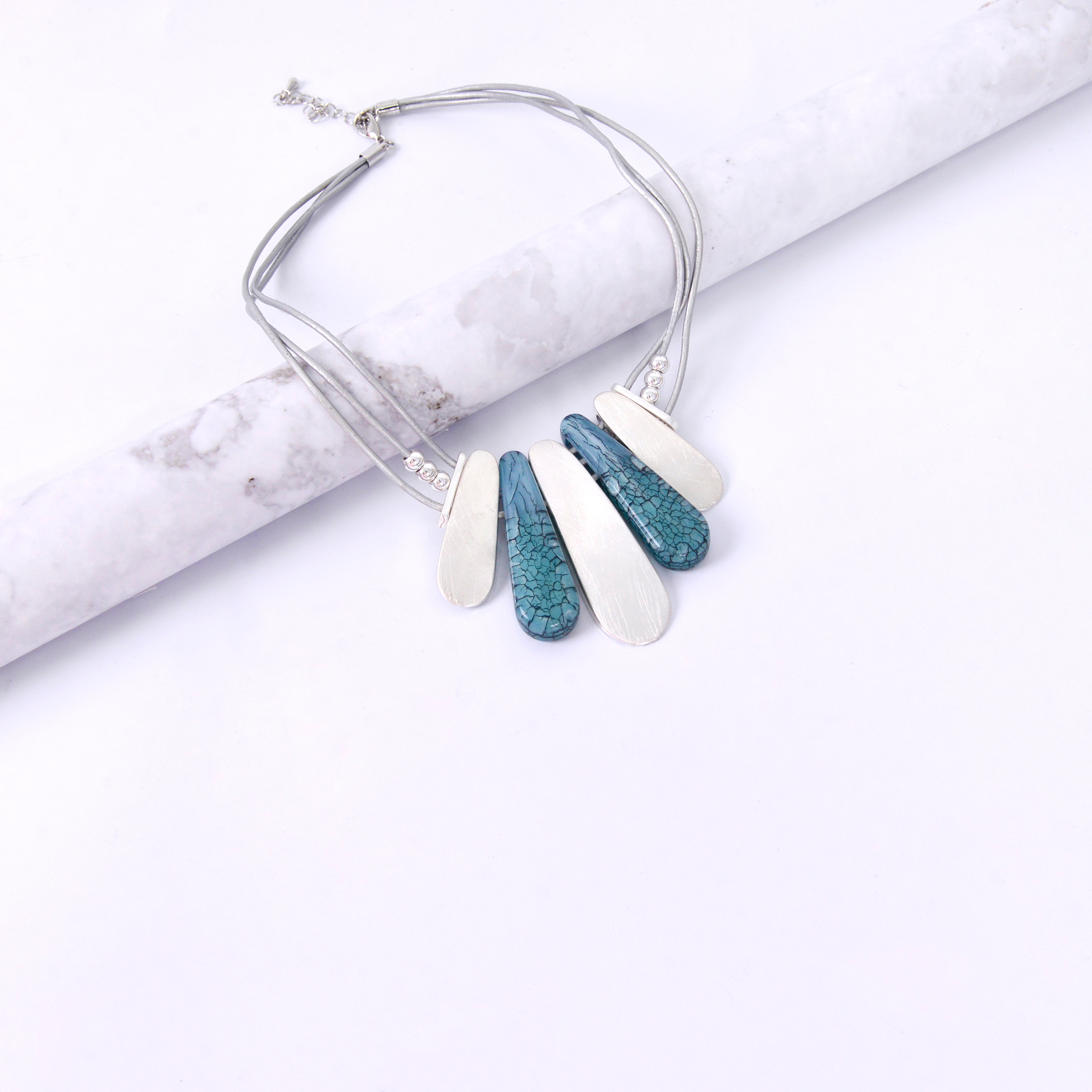 New hot sell fashionable European and American necklaces Ladies alloy leather string color collision short glass encrusted clavicle necklaces thumbnail