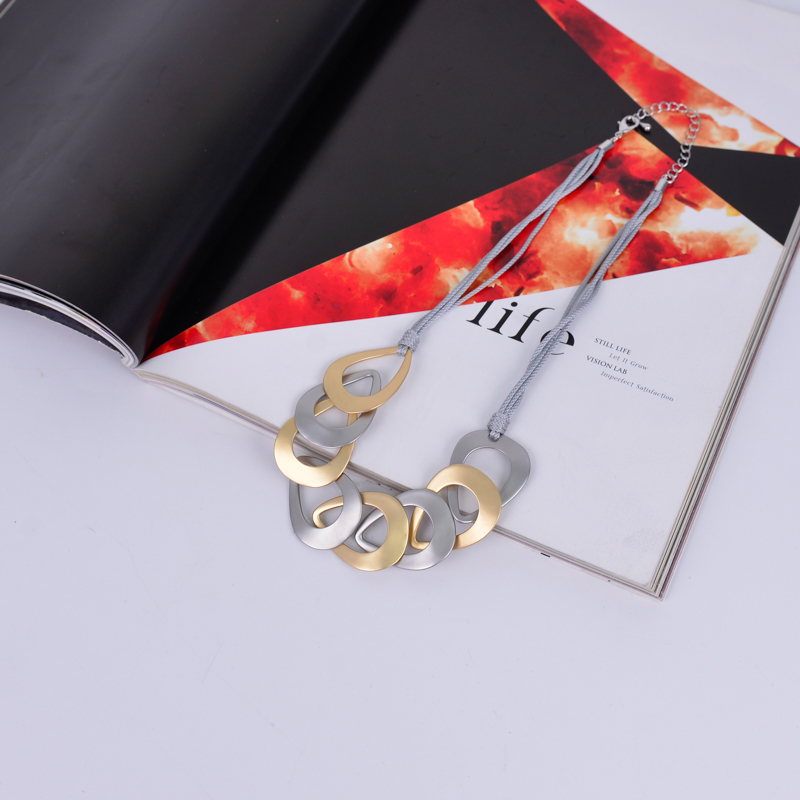 New European and American fashion fashion geometric oval alloy necklace ladies short wax rope fashion clavicle chain thumbnail