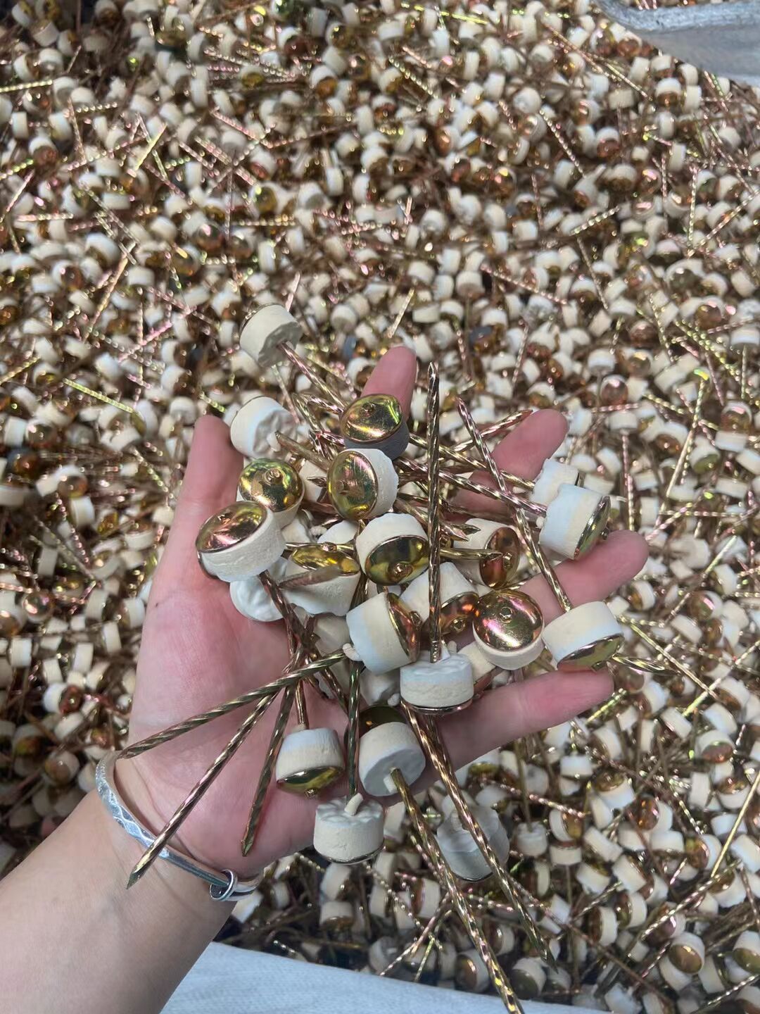 Manufacturer Corrugated nails with cushion corrugated nails straight rod Corrugated nails hemp rod corrugated nails Roofing nail Large cap nails 9G2.5 inch nails galvanized corrugated nails