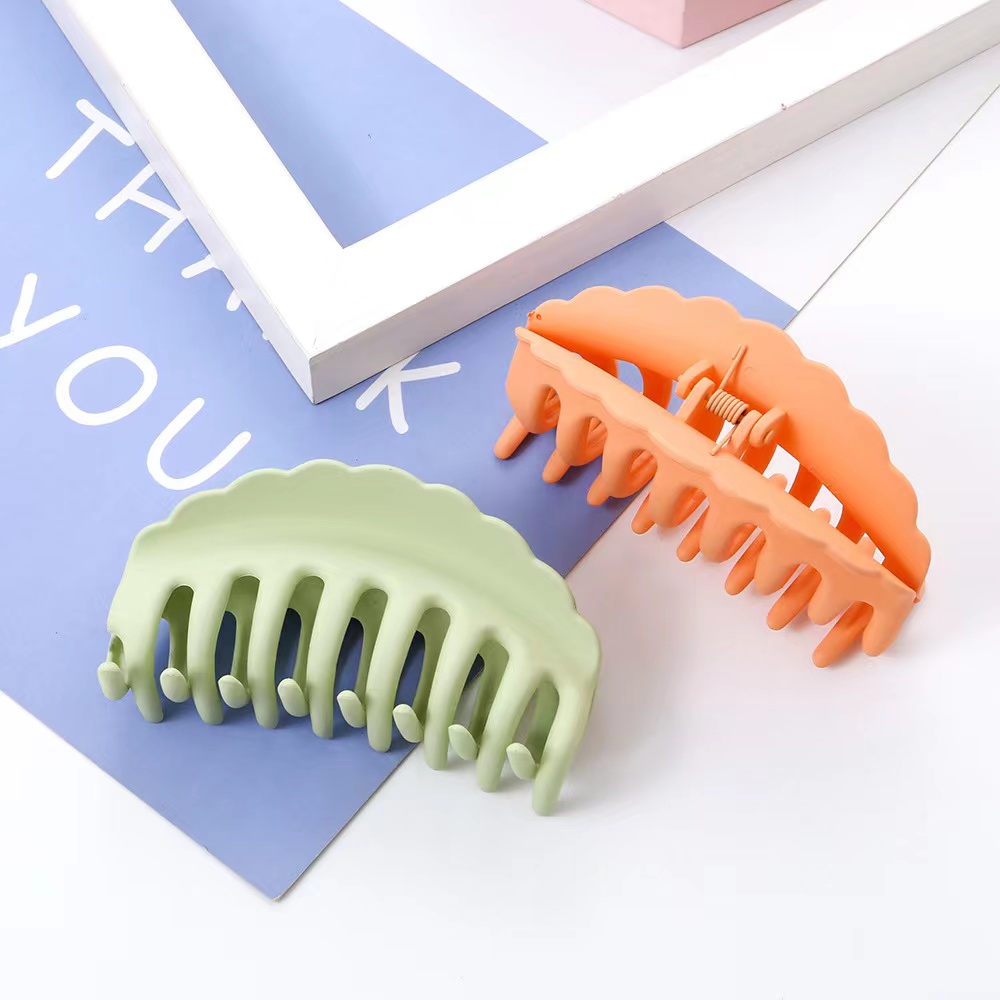 Internet celebrity large bath hair clip back hair clip candy color shark clip Korean mori tiara Application Scenario