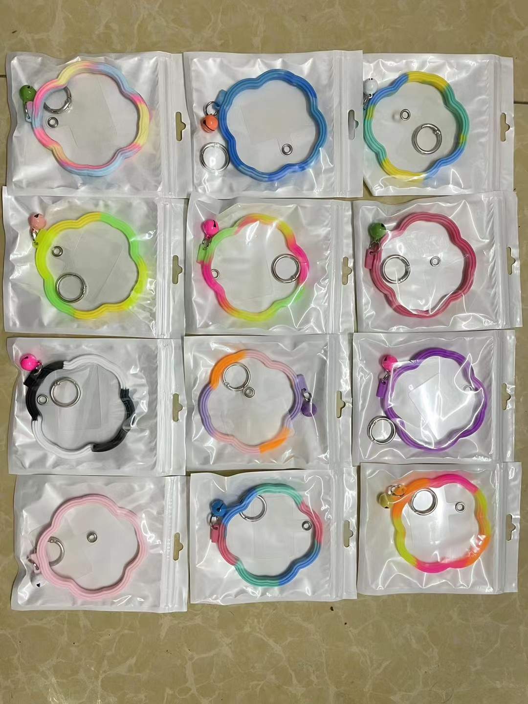 Flower-shaped wavy silicone phone case, universal gradient color anti-loss ring, anti-drop lanyard bracelet Item Picture