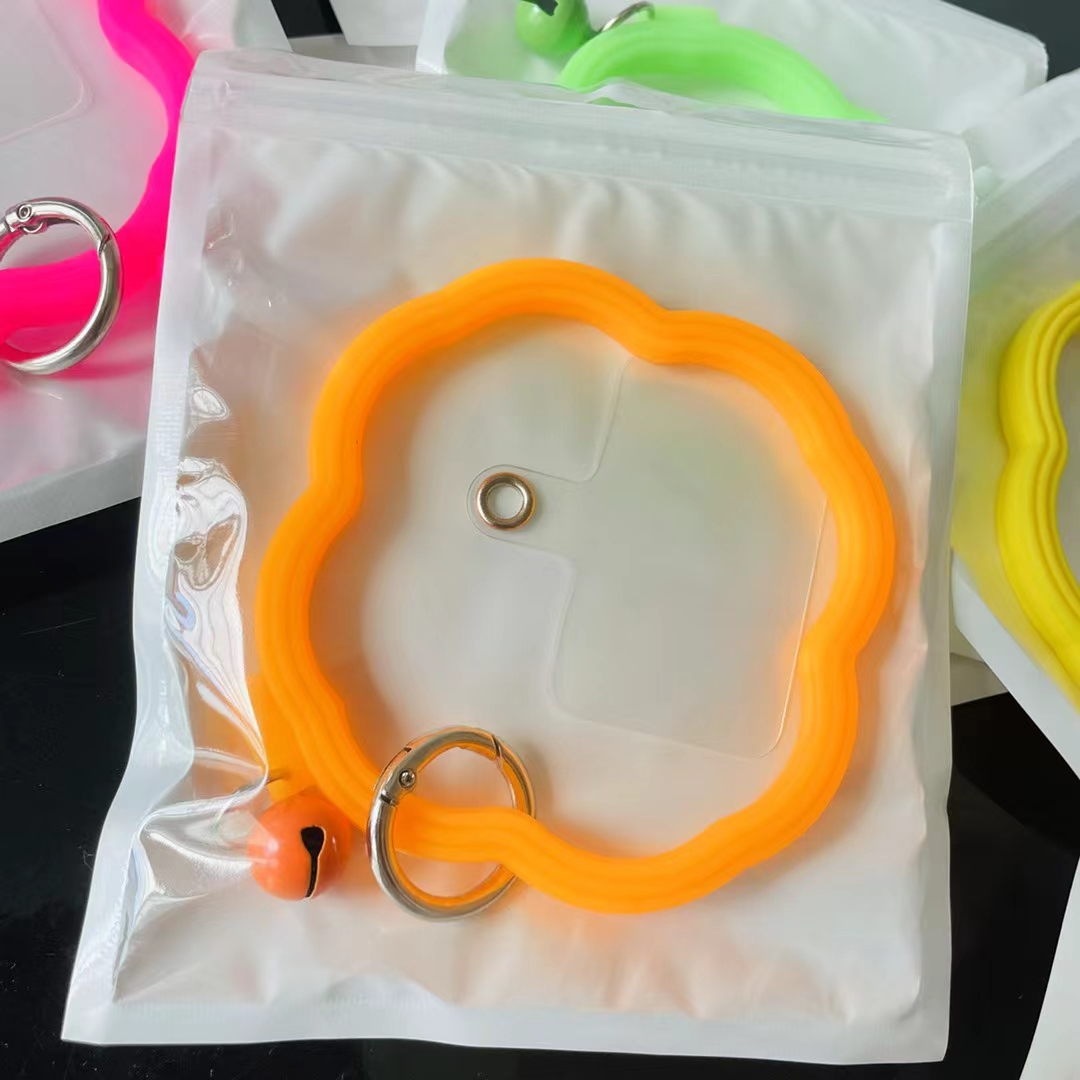 Flower-shaped wavy silicone phone case, universal gradient color anti-loss ring, anti-drop lanyard bracelet pic 7