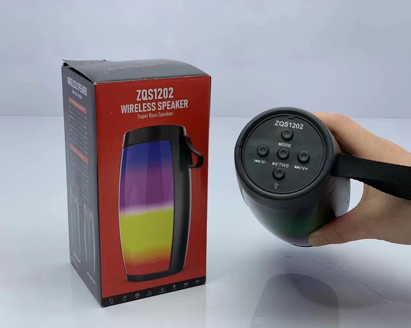 Portable outdoor hand-held square dance speaker, subwoofer, Bluetooth speaker 1201/1202, new foreign trade model, high-power card, Bluetooth and USB connection pic 3