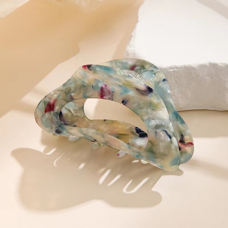 Korean elegant temperament grab clip mermaid queen size hair grab French vintage ink and acetic acid on the back of the head hair clip Application Scenario