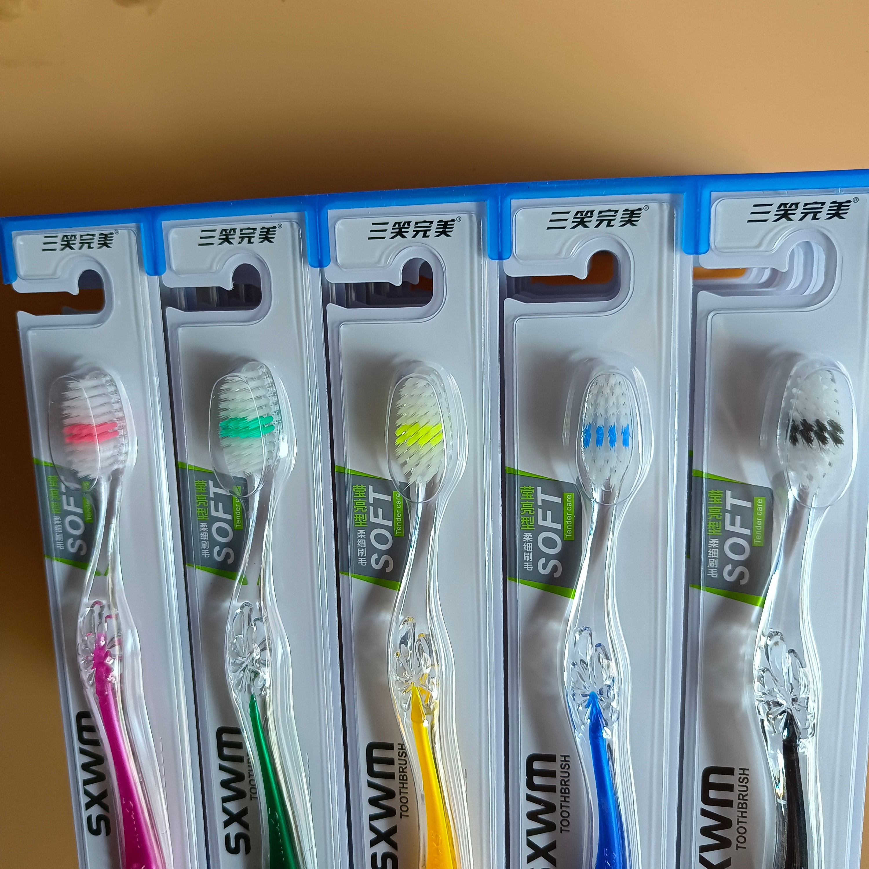 三笑完美义乌日用百货批发 三笑完美704莹亮型柔细软毛牙刷莹亮型柔细软毛牙刷详情3