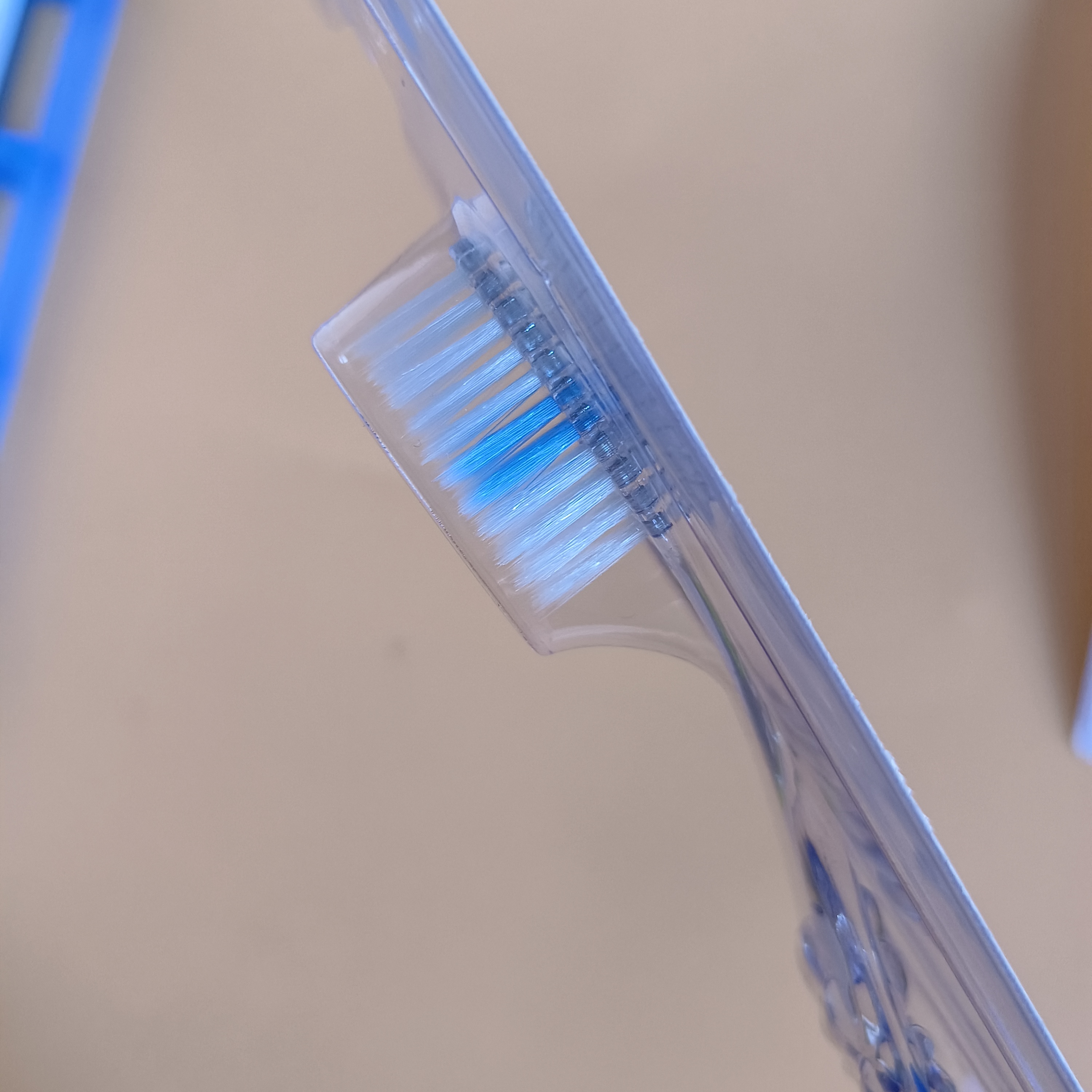 三笑完美义乌日用百货批发 三笑完美704莹亮型柔细软毛牙刷莹亮型柔细软毛牙刷详情12