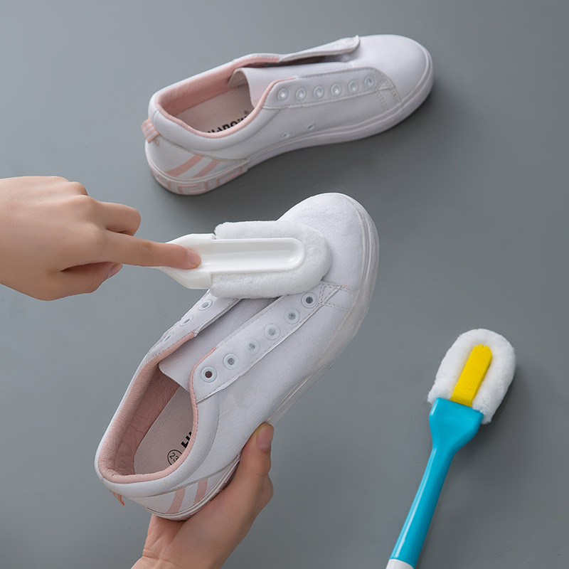 Soft wool shoe brush