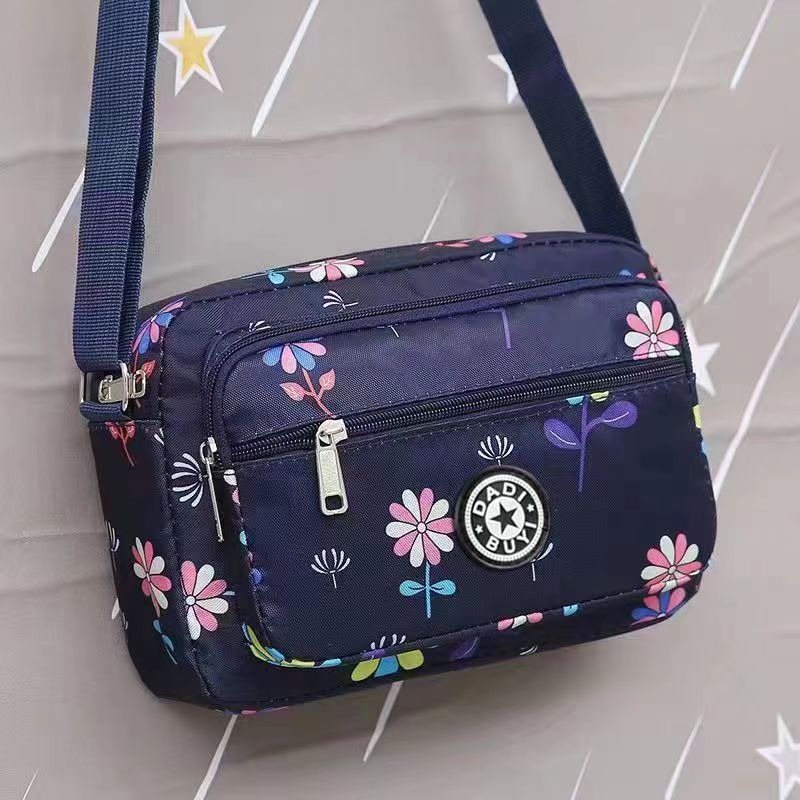 Lightweight Large Capacity Waterproof Nylon For Middle-Aged And Elderly Mother Bag Printed Fabric Purse Casual Single Shoulder Crossbody Bag For Women Application Scenario