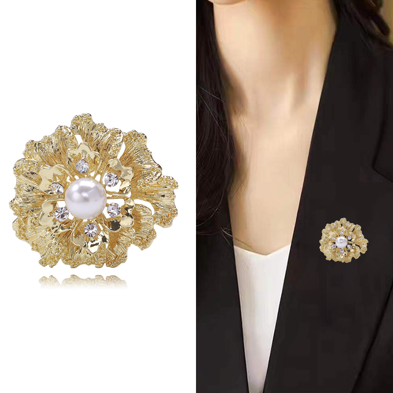 Manufacturers direct sales creative light luxury Korean version of the new hot cartoon rhinobaroon dumb gold Yayin light luxury creative retro brooch simple fashion accessory pin spot thumbnail