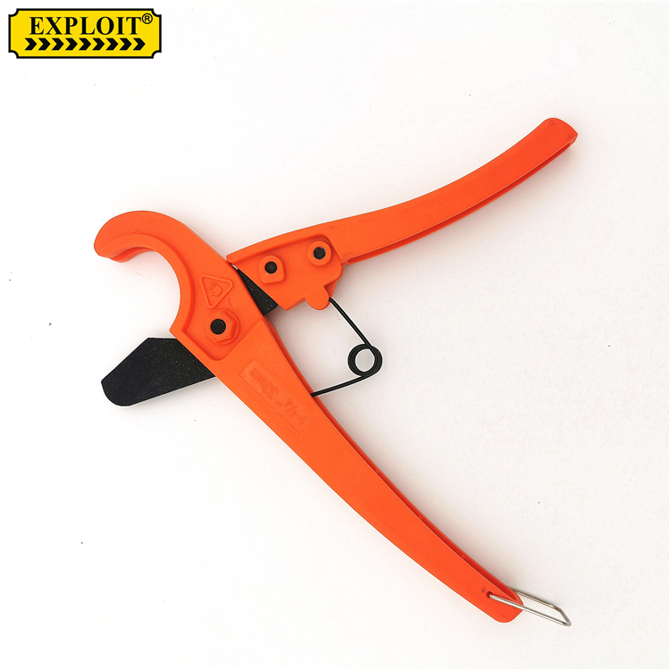 Plastic pipe cutter	101063 thumbnail