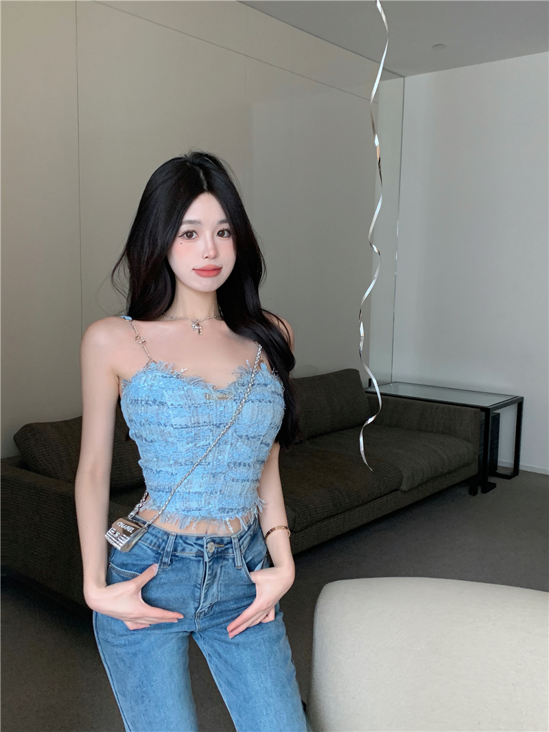 The blue fringed halter top is a sweet and spicy summer outfit for women. It has a pure and chic design and is paired with a short top inside pic 4