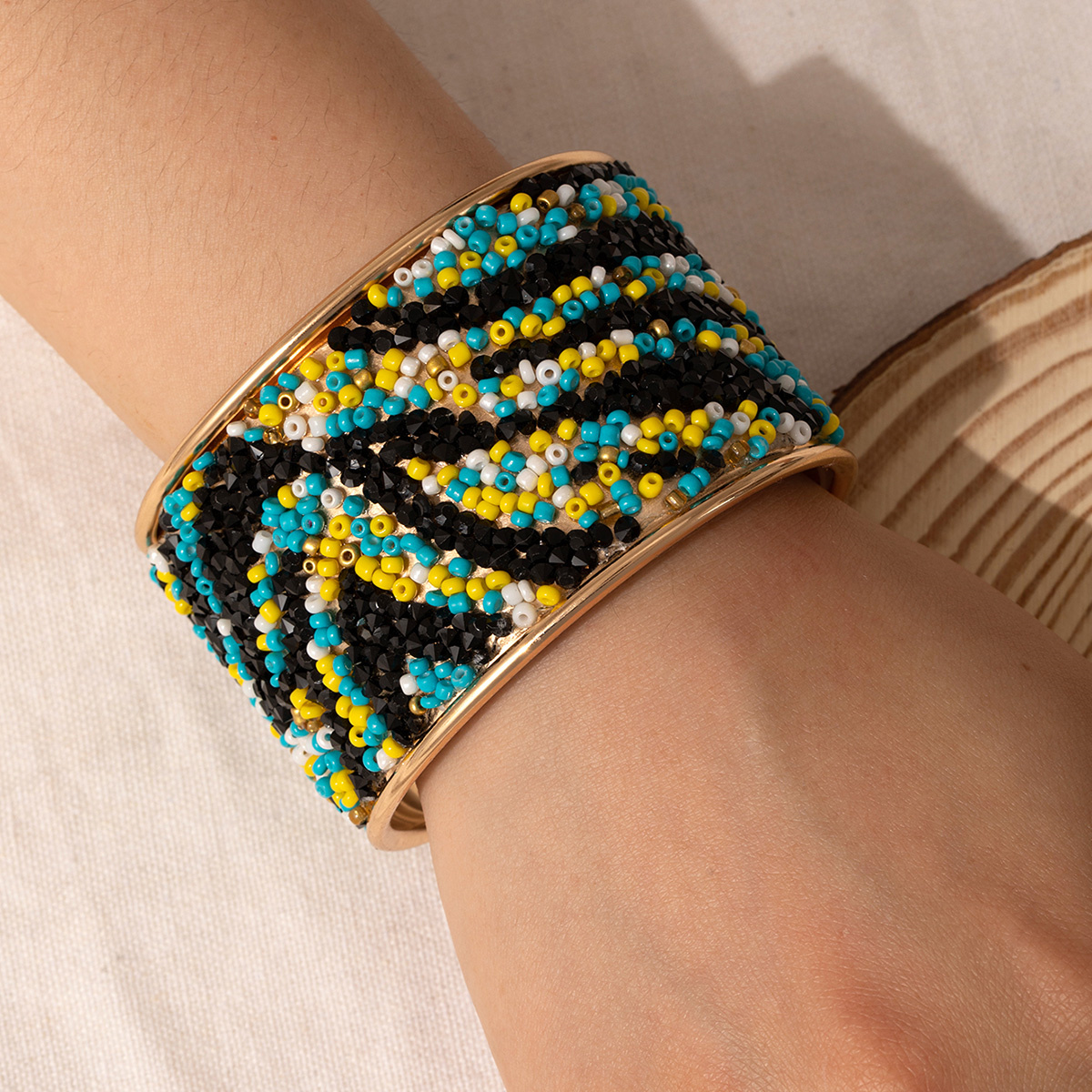 Lady's metal bracelet with glass and rice beads in Bohemian style thumbnail