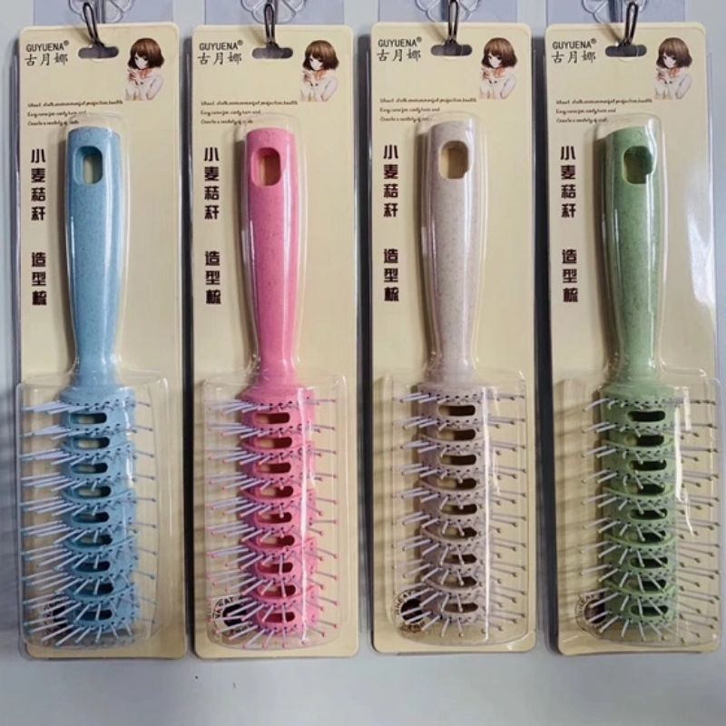 It can be equipped with an OPP PC combined suction card plastic comb