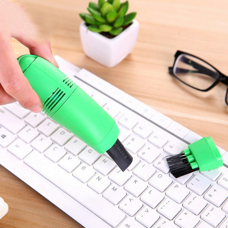 Keyboard cleaning brush