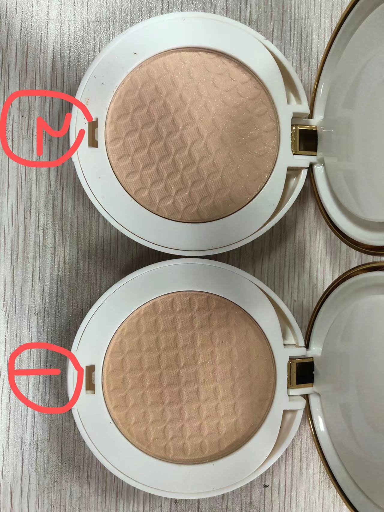 遮瑕力不同定妆粉粉粒子比粉饼稍微细腻一些，可以令妆效更薄更透；而从色素粒子密度来说，粉饼设计成压缩干粉的样式，粉粒会更为详情3