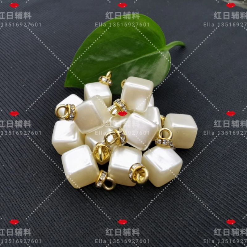 服装辅料/方块挂件/无孔圆珠细节图