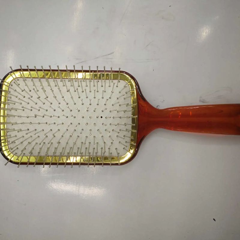 High-Grade Board Comb Amber Large Board Comb Boutique Plastic Comb High-Grade Hair Comb Home Boutique Comb Manufacturers Direct Sales Application Scenario